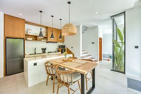 Malvarrosa Stylish 1BR Private Pool Villa Bingin