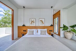 Malvarrosa Stylish 1BR Private Pool Villa Bingin