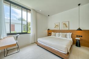 Malvarrosa Stylish 1BR Private Pool Villa Bingin