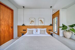 Malvarrosa Stylish 1BR Private Pool Villa Bingin