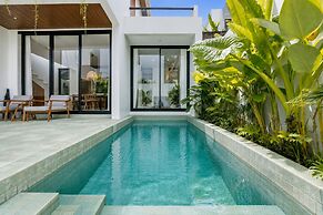 Malvarrosa Stylish 1BR Private Pool Villa Bingin