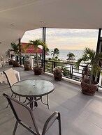 Romantic Beachside Retreat With Breathtaking Views