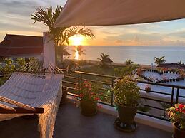 Romantic Beachside Retreat With Breathtaking Views