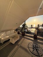Romantic Beachside Retreat With Breathtaking Views