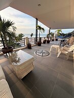 Romantic Beachside Retreat With Breathtaking Views