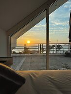 Romantic Beachside Retreat With Breathtaking Views