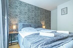 Comfortable 1BR 1LR City Center Apt