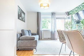 Comfortable 1BR 1LR City Center Apt