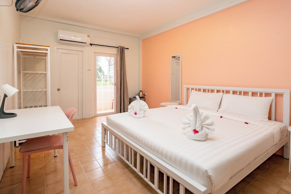 Pink Residence Chalong