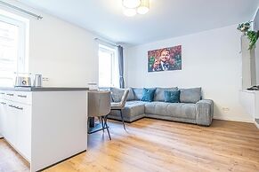 Modern 1BR 1LR Apt Donaustadt Area