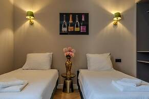 Hotel 83