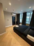 Hotel 83