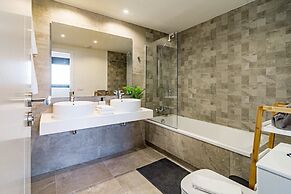 Inf2.5e- Tastefully Furnished Flat, Estepona Cente