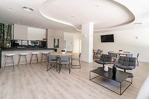 Inf2.5e- Tastefully Furnished Flat, Estepona Cente