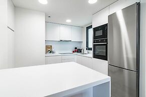 Inf2.5e- Tastefully Furnished Flat, Estepona Cente