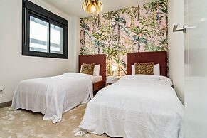 Inf2.5e- Tastefully Furnished Flat, Estepona Cente