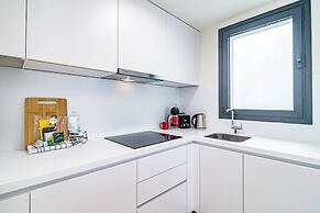 Inf2.5e- Tastefully Furnished Flat, Estepona Cente