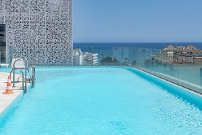 Inf2.4e - Modern 2-bed Apt With Roof top Pool