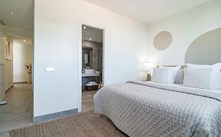 Inf2.4e - Modern 2-bed Apt With Roof top Pool