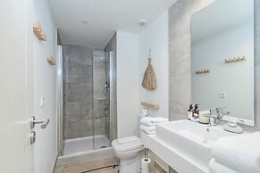 Inf2.4e - Modern 2-bed Apt With Roof top Pool