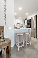Inf2.4e - Modern 2-bed Apt With Roof top Pool