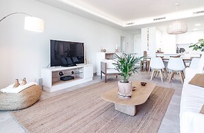 Inf2.4e - Modern 2-bed Apt With Roof top Pool