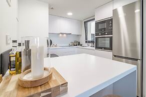 Inf2.4e - Modern 2-bed Apt With Roof top Pool