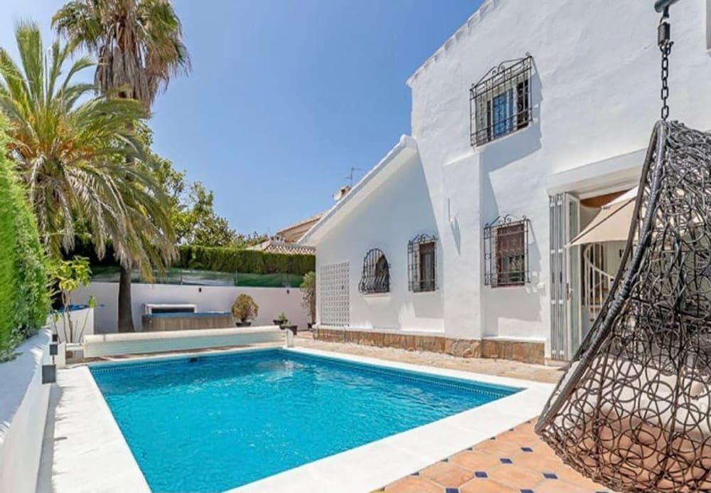 GRR - Elegant Villa With Exclusive Private Pool