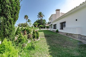 GRR - Elegant Villa With Exclusive Private Pool