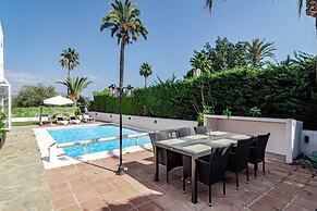 GRR - Elegant Villa With Exclusive Private Pool
