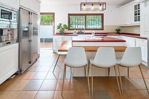 GRR - Elegant Villa With Exclusive Private Pool