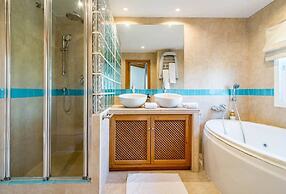 GRR - Elegant Villa With Exclusive Private Pool