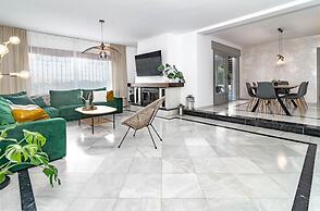 GRR - Elegant Villa With Exclusive Private Pool