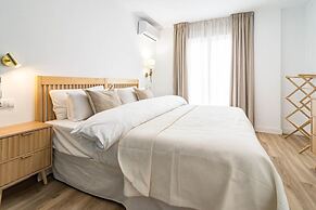 Eac3f- Modern & Light Apartment Steps From the sea