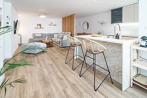 Eac3f- Modern & Light Apartment Steps From the sea