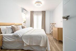Eac3f- Modern & Light Apartment Steps From the sea