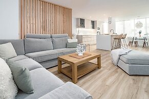 Eac3f- Modern & Light Apartment Steps From the sea