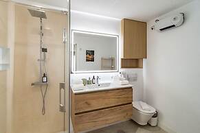 Eac3f- Modern & Light Apartment Steps From the sea