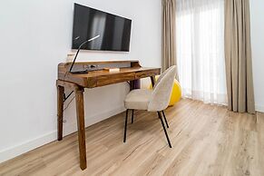 Eac3f- Modern & Light Apartment Steps From the sea