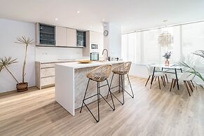 Eac3f- Modern & Light Apartment Steps From the sea