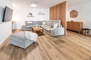 Eac3f- Modern & Light Apartment Steps From the sea