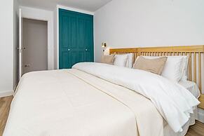 Eac3f- Modern & Light Apartment Steps From the sea