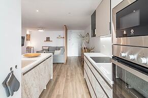 Eac3f- Modern & Light Apartment Steps From the sea