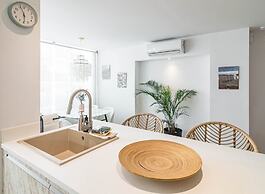 Eac3f- Modern & Light Apartment Steps From the sea