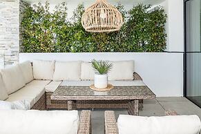 CAH - Large Terrace, Indoor Pool and gym