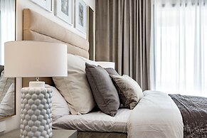 LO - Luxury 3 Bedroom Apartment , Stunning Views