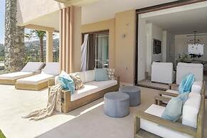 LO - Luxury 3 Bedroom Apartment , Stunning Views