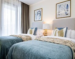 LO - Luxury 3 Bedroom Apartment , Stunning Views