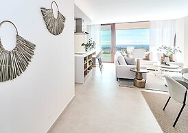 LO - Luxury 3 Bedroom Apartment , Stunning Views