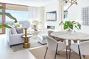 LO - Luxury 3 Bedroom Apartment , Stunning Views
